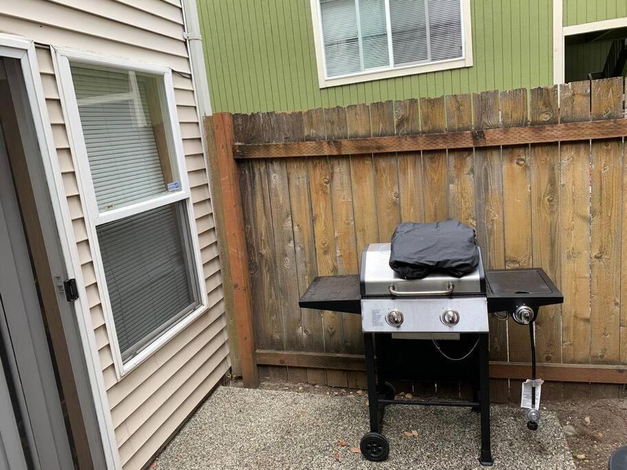 Cozy 2 Bedroom Townhouse In Northgate Seattle Buitenkant foto